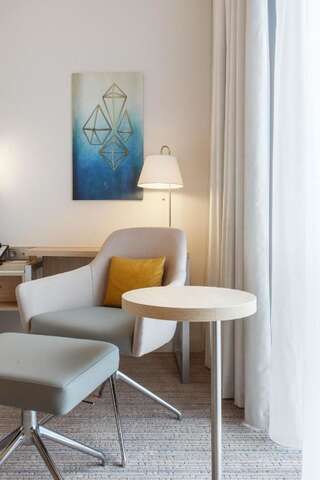 Отель Courtyard by Marriott Vilnius City Center Вильнюс Улучшенный номер с кроватью размера «king-size»-4